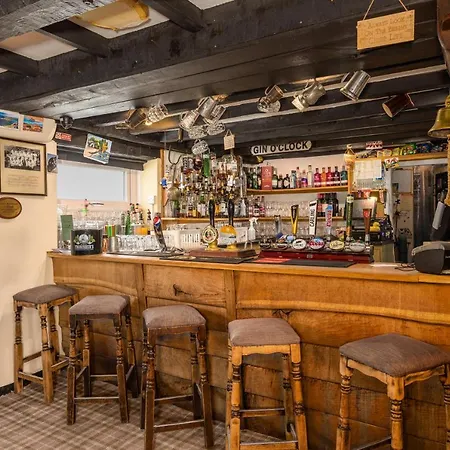 بيت ريفي Bower House إسكاديل