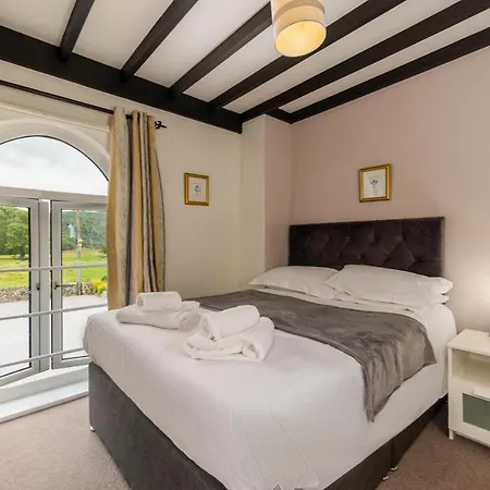 Bower House 3*