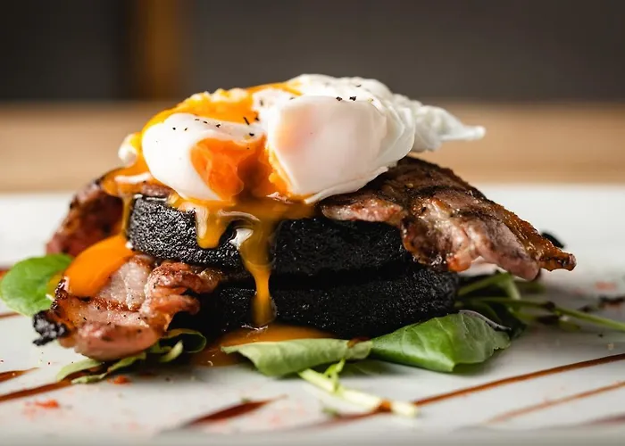 Bower House بيت ريفي 3*