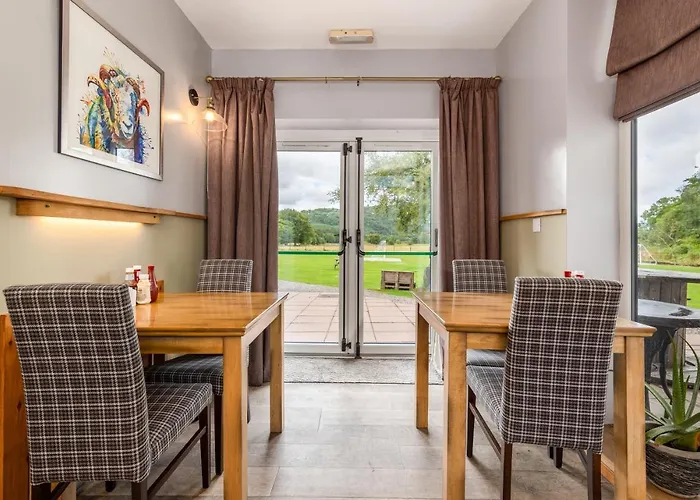 Bower House 3* إسكاديل