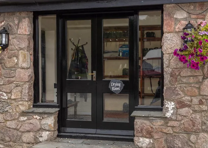 Bower House 3* إسكاديل