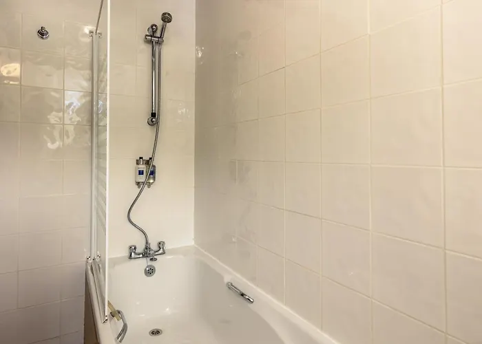 بيت ريفي Bower House 3*