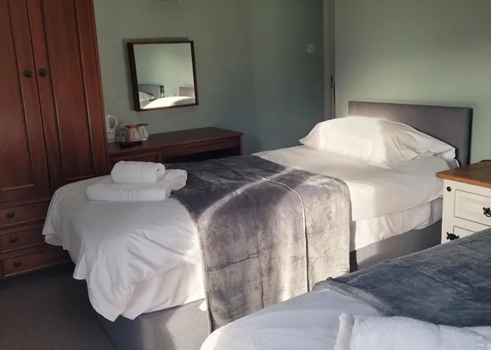 Bower House بيت ريفي 3*