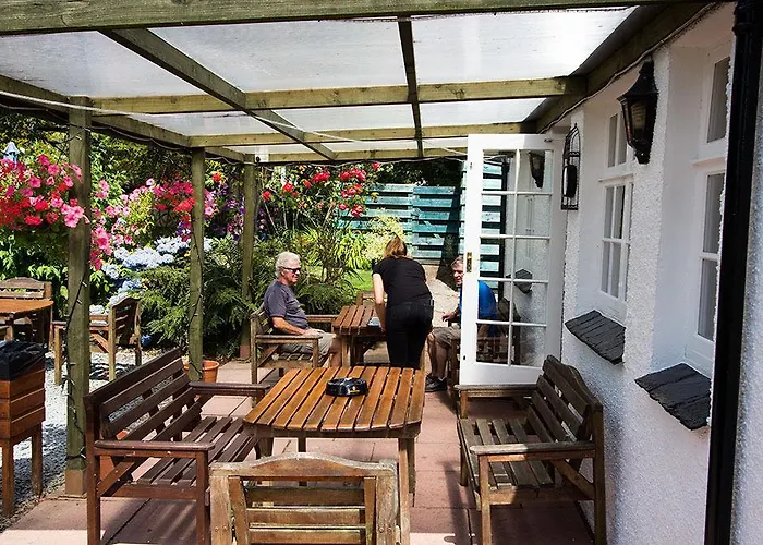 Bower House بيت ريفي 3*