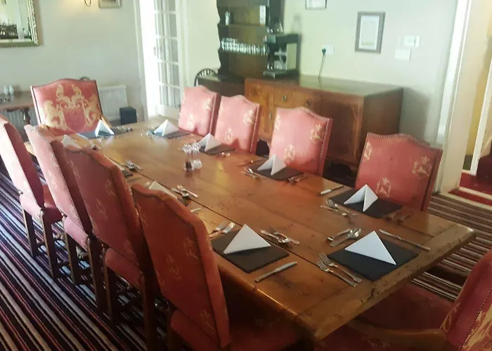 Bower House 3* إسكاديل