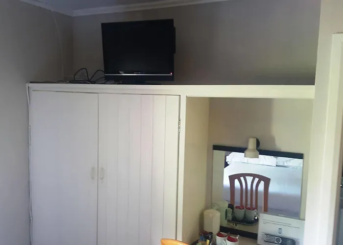 Bower House 3* إسكاديل