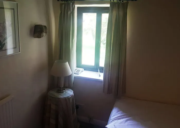 بيت ريفي Bower House إسكاديل